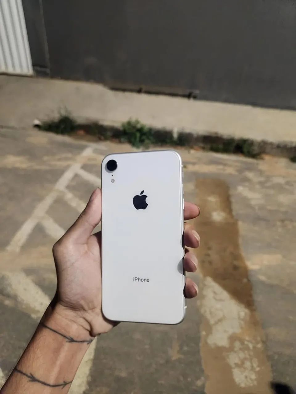 iPhone XR branco top vendo ou troco  - Foto 2
