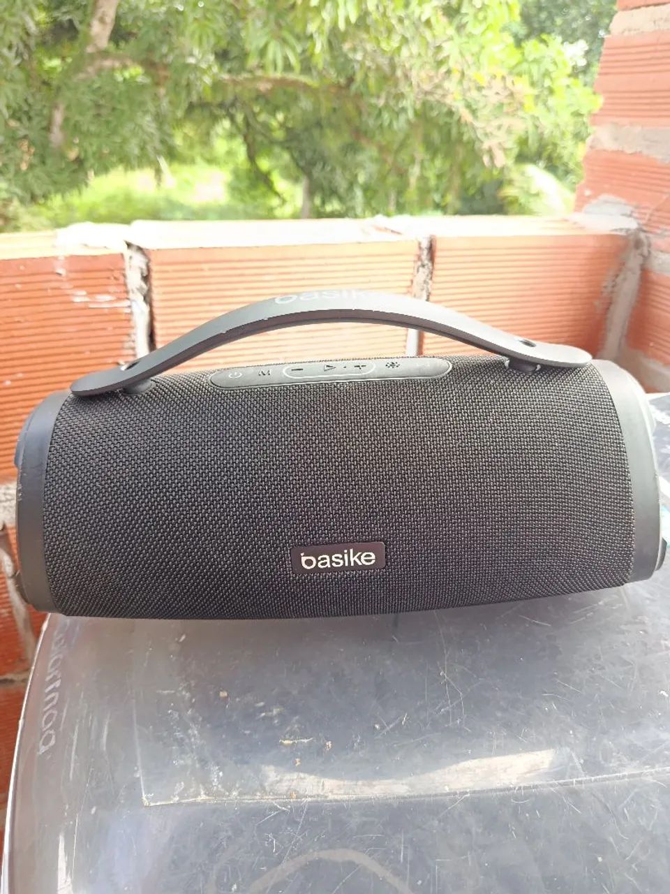 Caixa de som basike 160 RMS semi nova pouco meses de uso