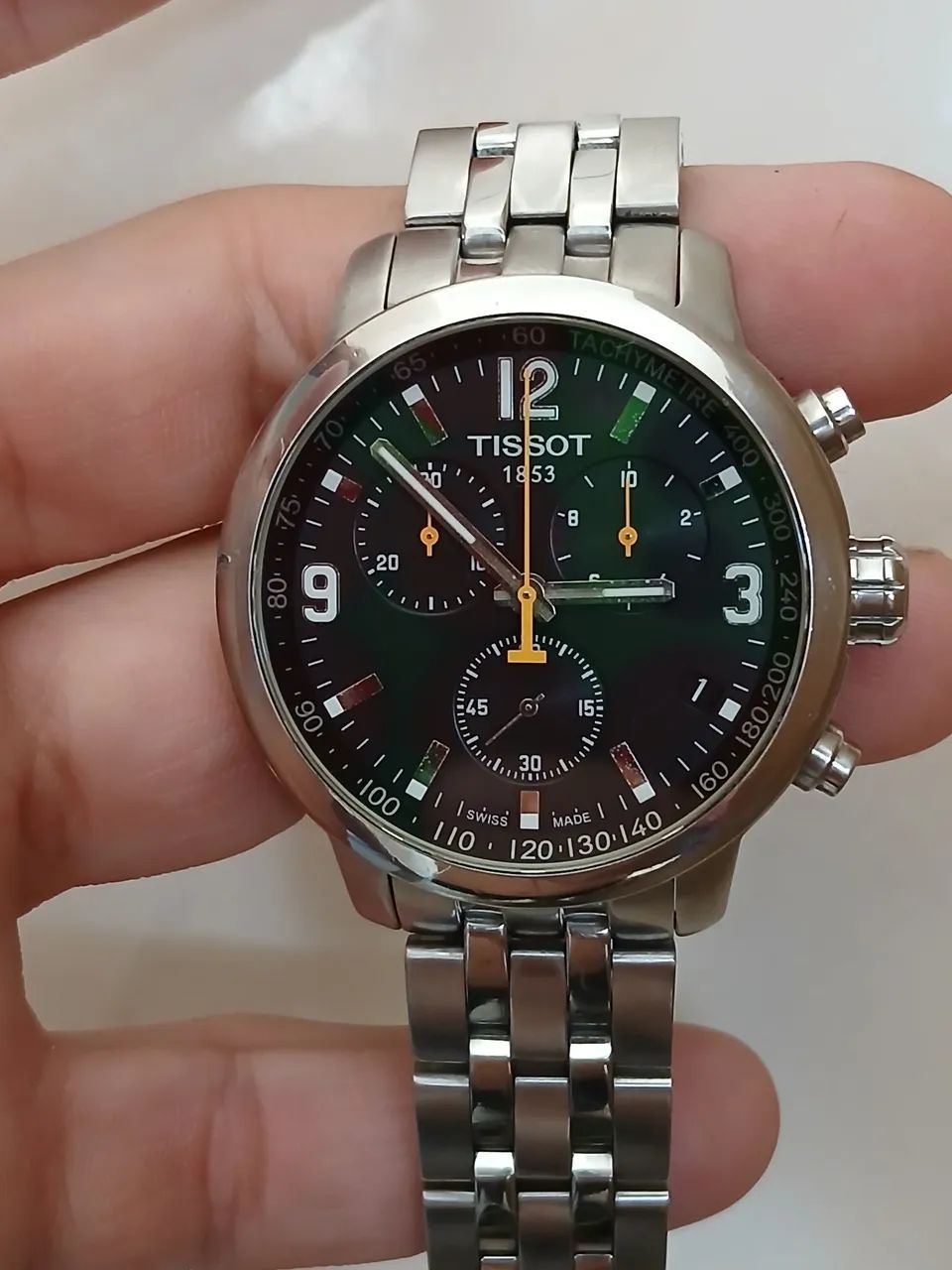 Relogio Tissot PRC 200 possui um mostrador preto com cronógrafo quartzo 
