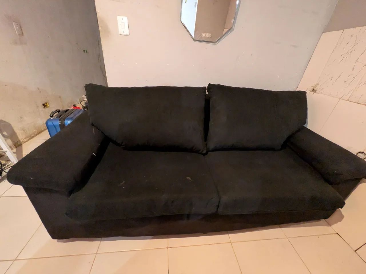Sofá em Suede preto  - Foto 2
