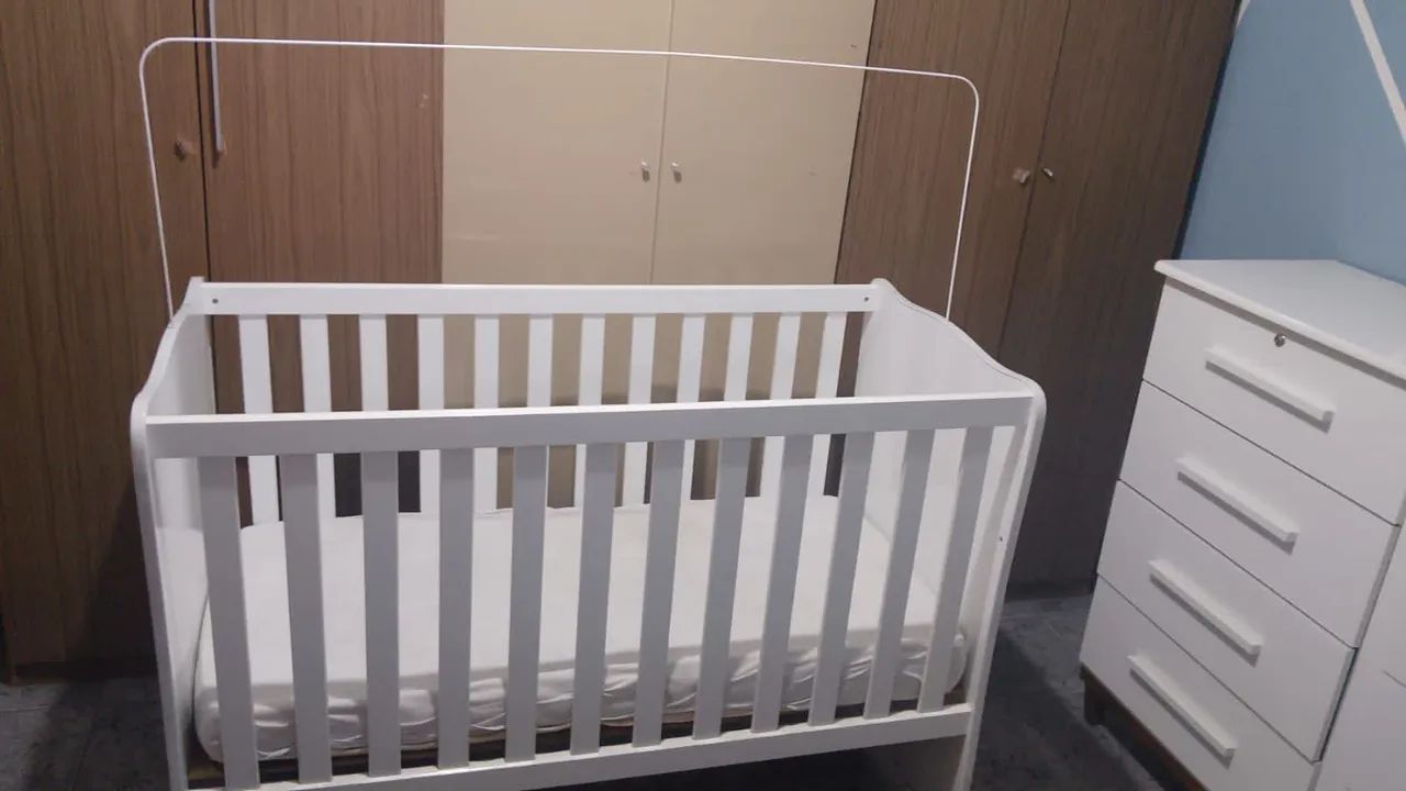 Berço branco com cortinado  - Foto 4
