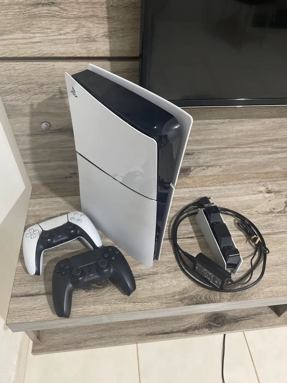 Ps5 e 2 controles mais suporte de carregamento  - Foto 4