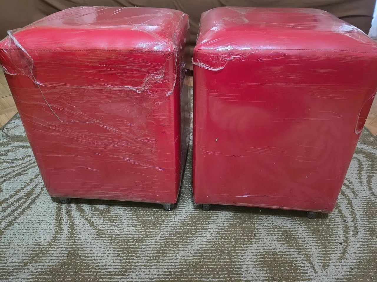 Dois puffs vermelho  - Foto 3