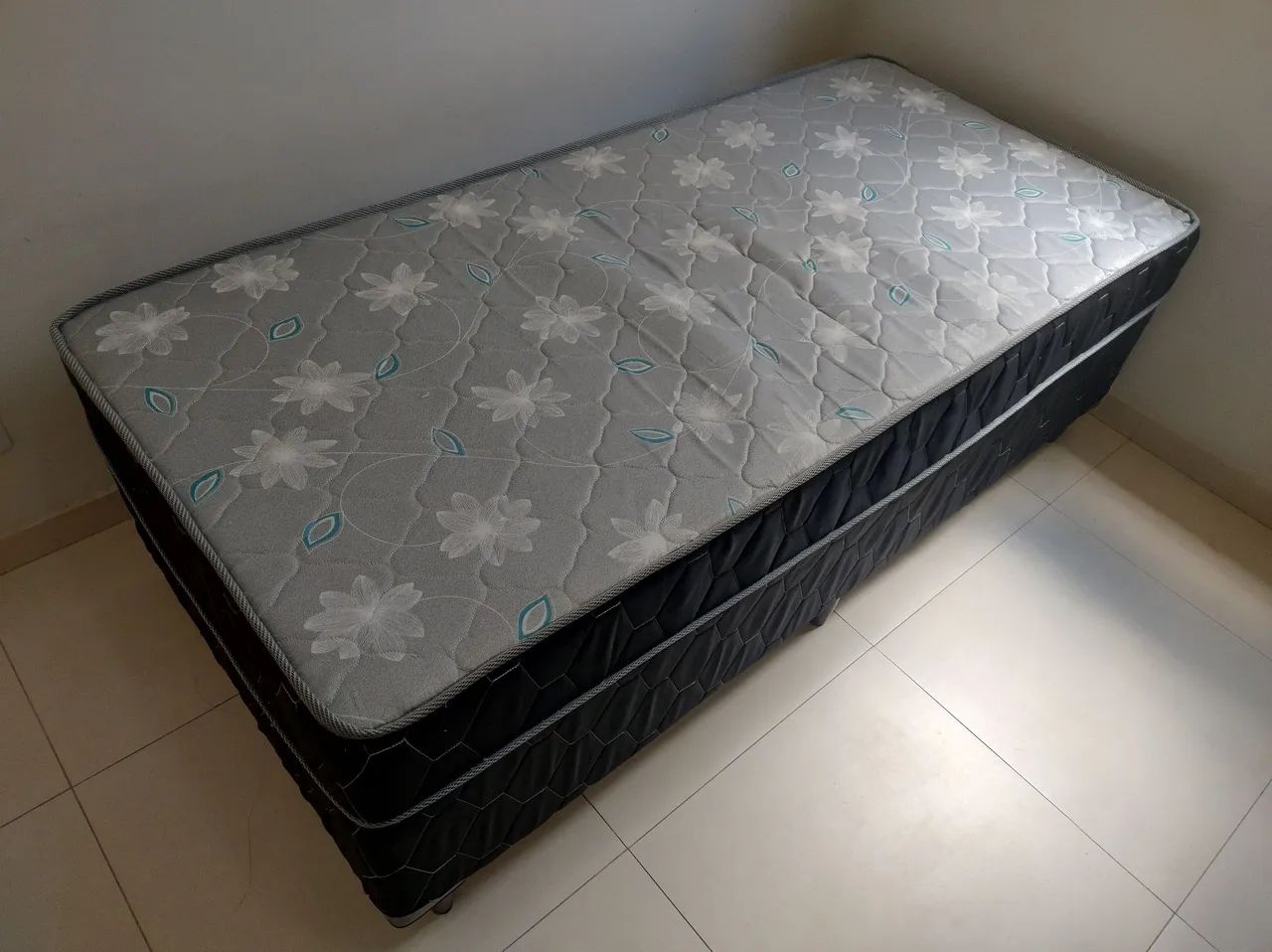 Cama Box Solteiro pouco uso