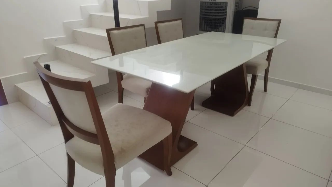 Mesa de Jantar com 6 cadeiras