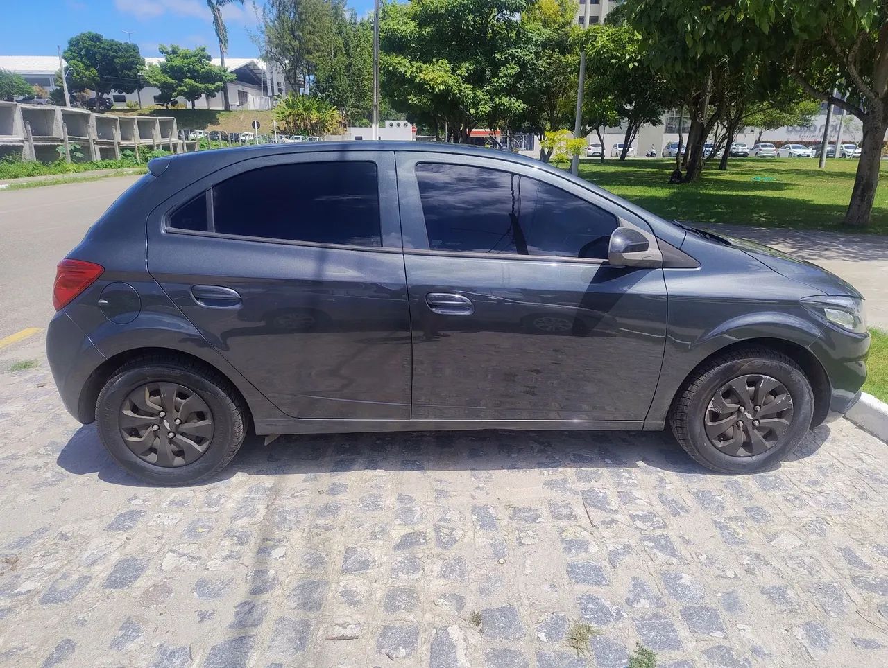 Chevrolet Onix Hatch LT 1.0 8V Flex Mec. 4P 2017 - Foto 4