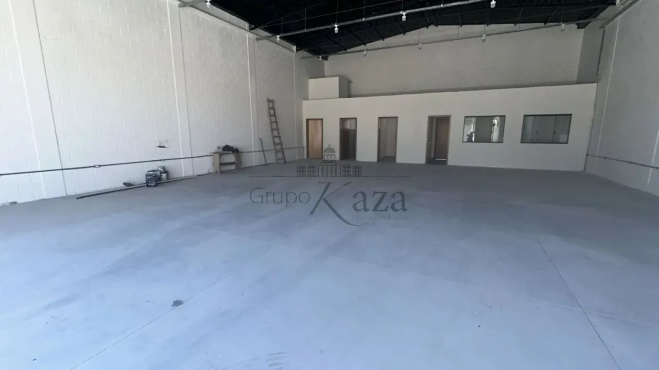 Oportunidade - Galpão Comercial - Cidade Jardim - Jacareí - 250m².