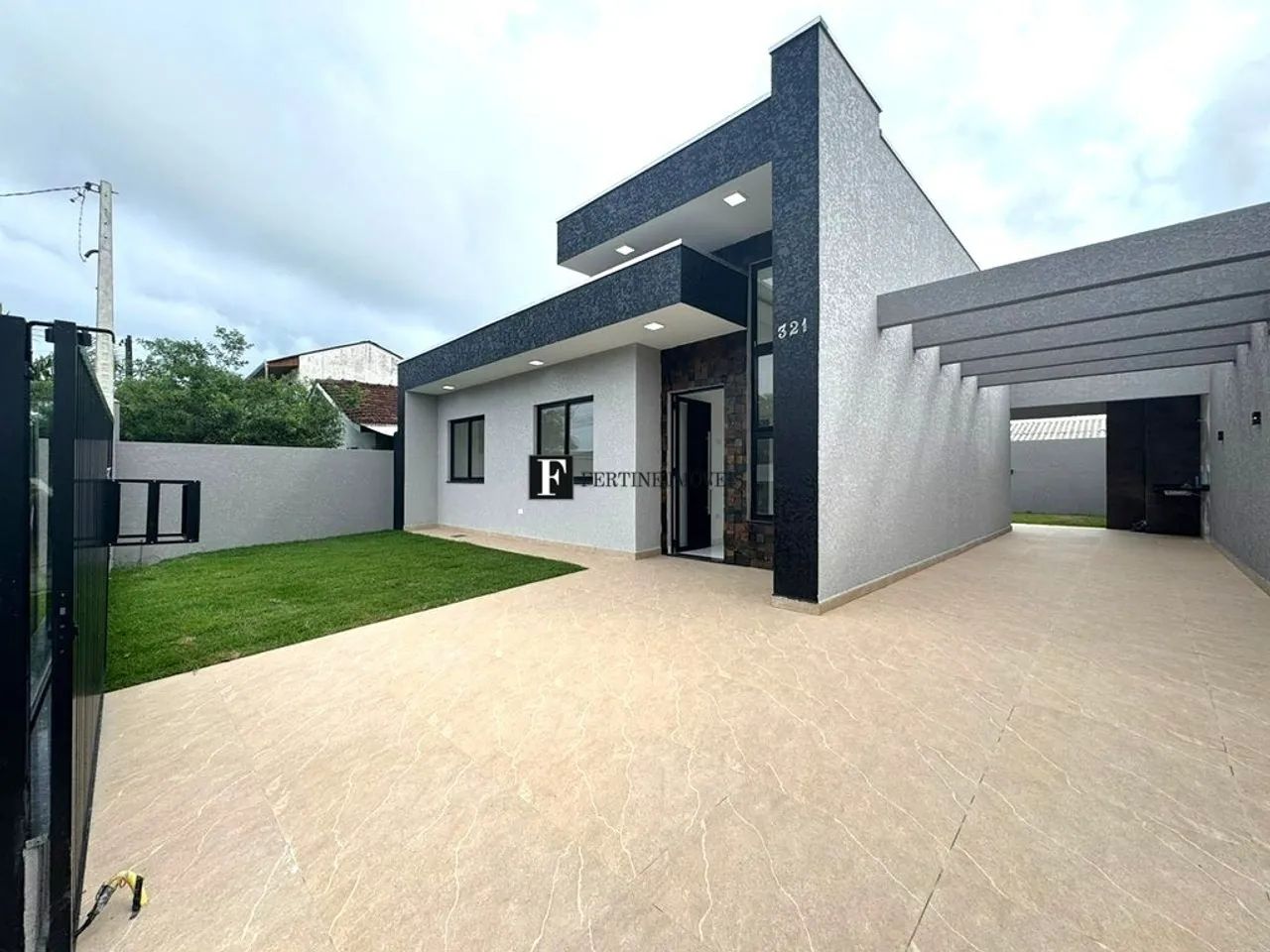 Casa com espaço de terreno e piscina em Ipanema - Foto 2