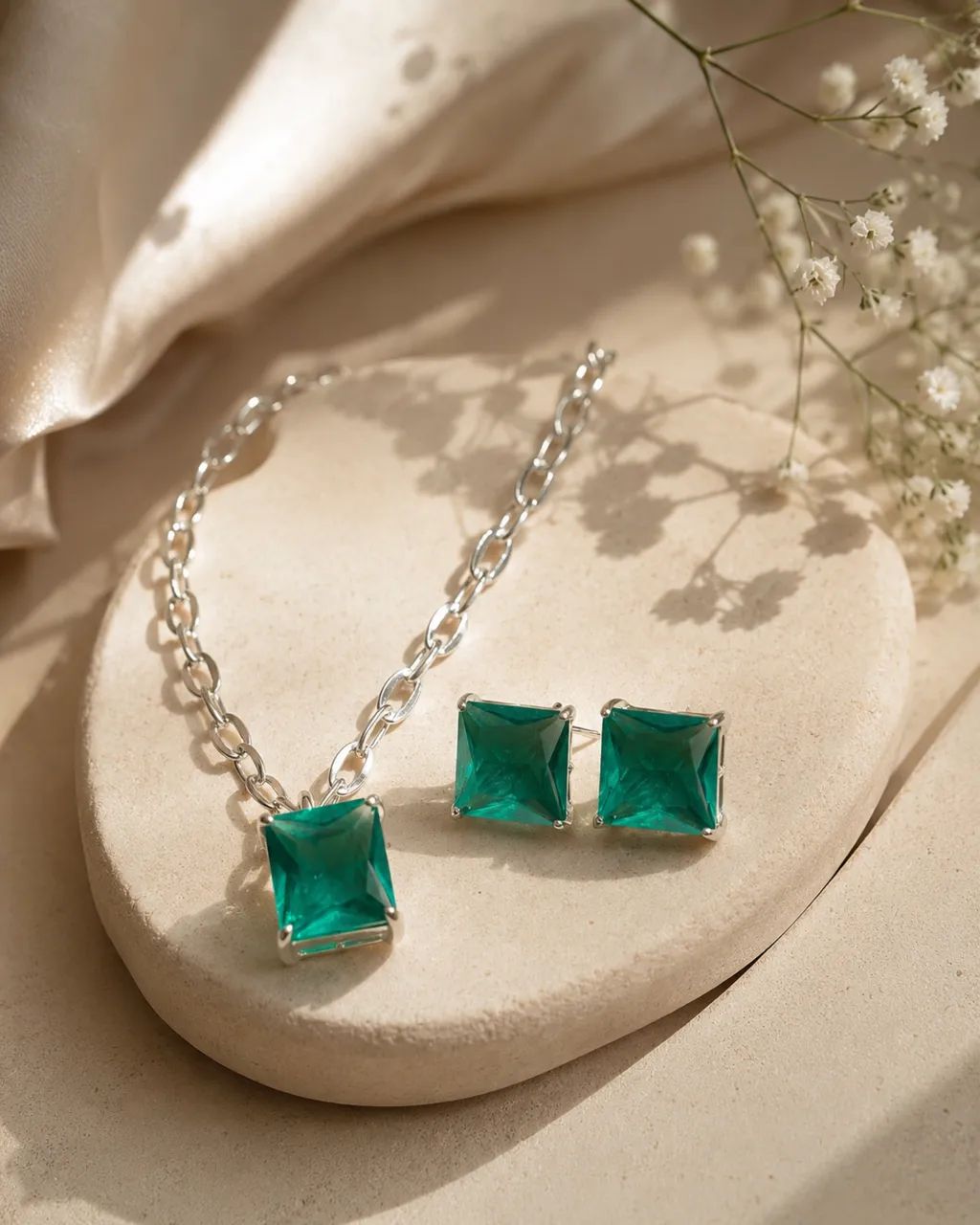 Conjunto colar e brinco pedra verde zircônia  - Foto 2