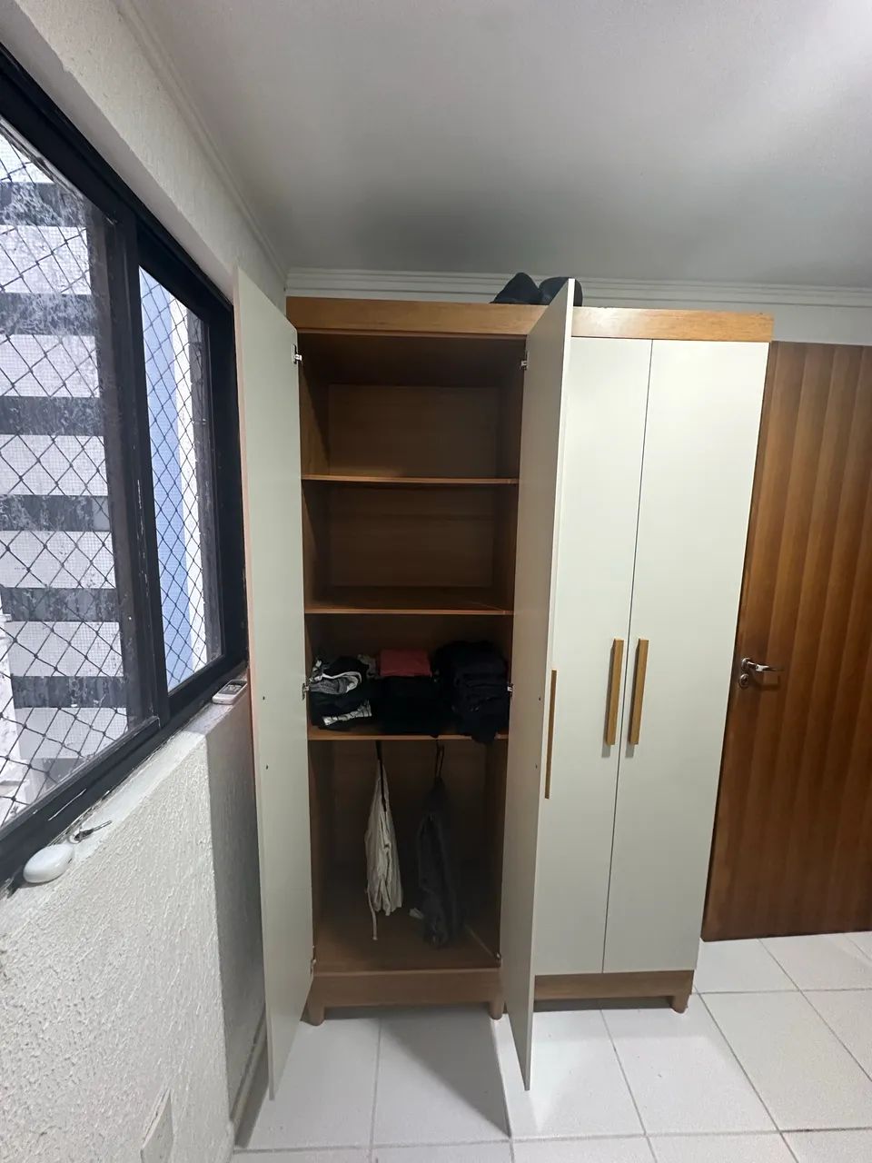 Guarda Roupa de Solteiro, 4 portas, 2 gavetas  - Foto 4