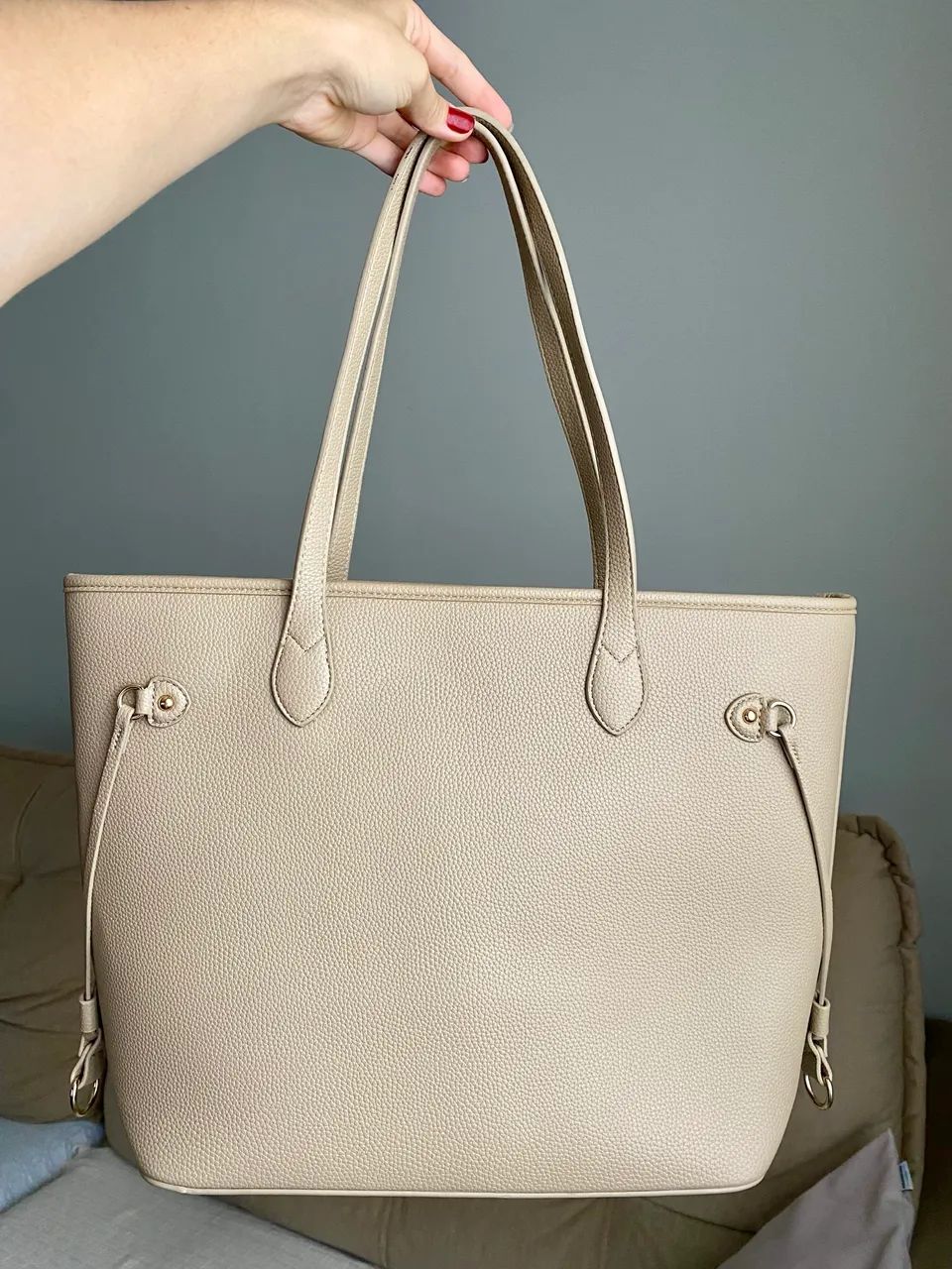 Bolsa Tote Bege - Elegante e Espaçosa 