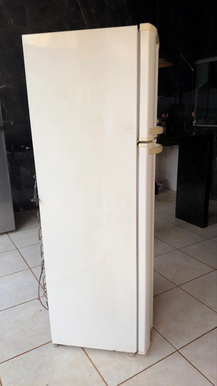 Geladeira  eletrolux 336L - Foto 4