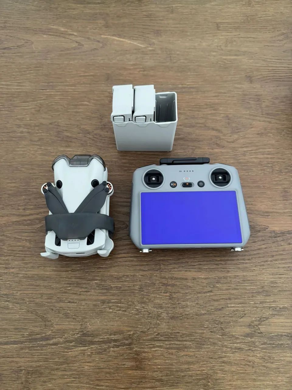 Drone DJI Mini 4 Pro Fly More Combo - Estado de Novo - Foto 3