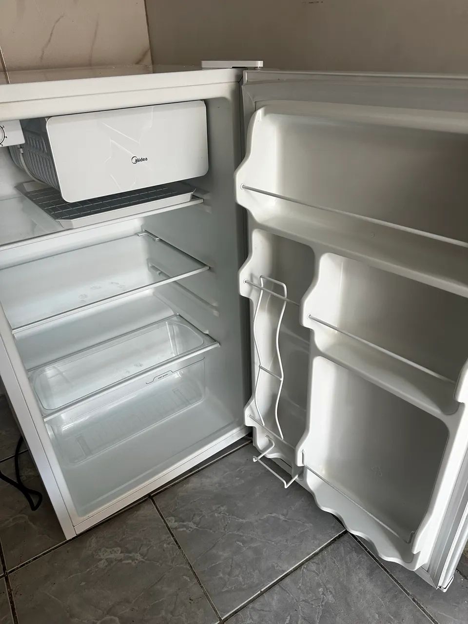 Frigobar Midea 124 Lts 