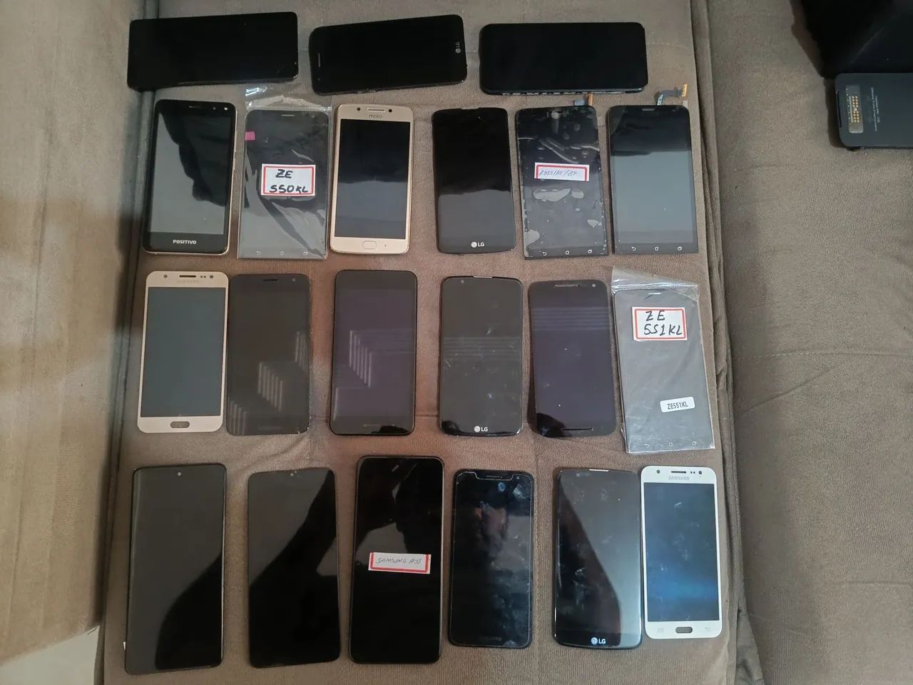 Lote de 20 telas de celulares  - Foto 2