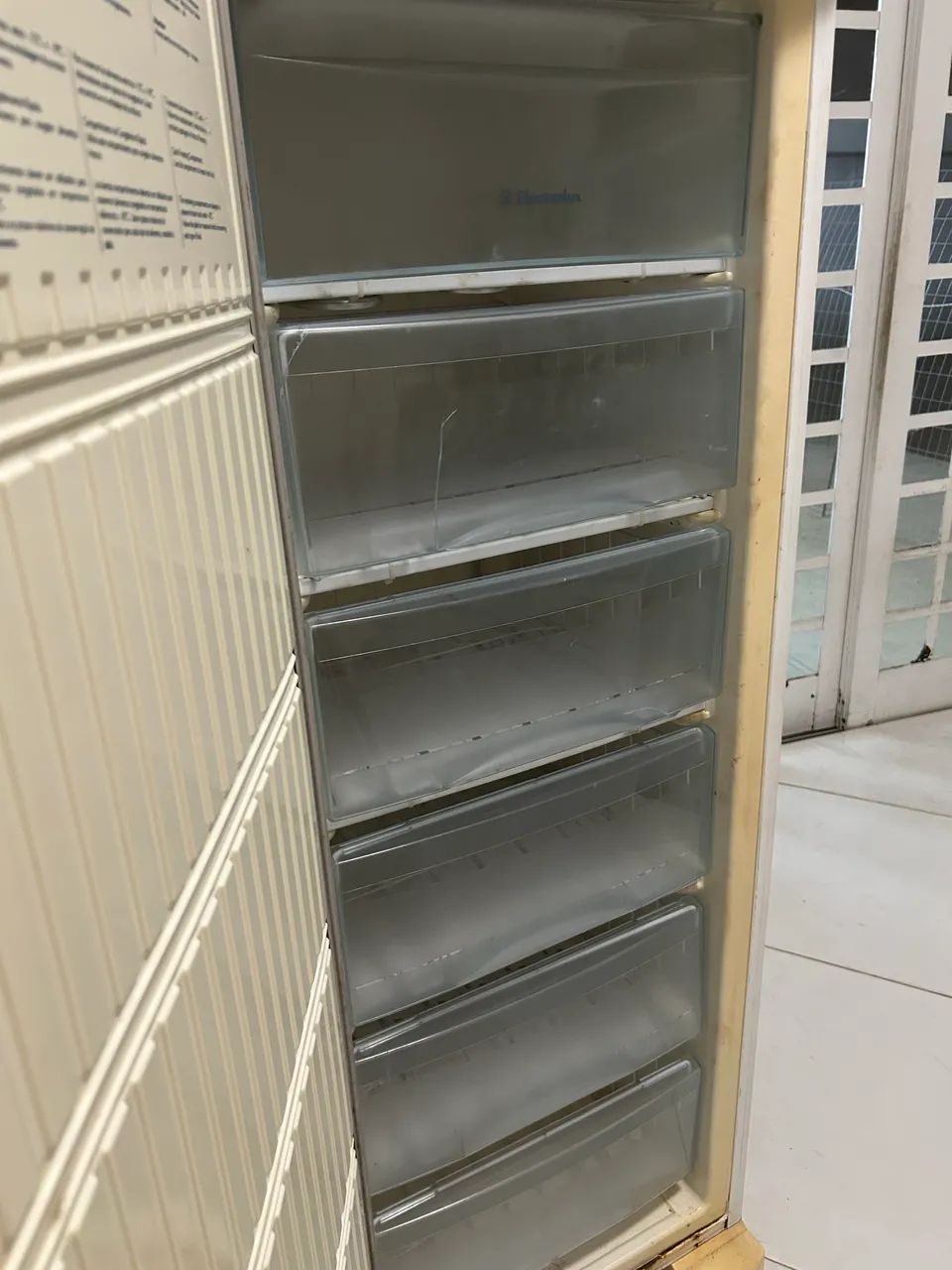 Freezer Electrolux (vazando gás) - Foto 3