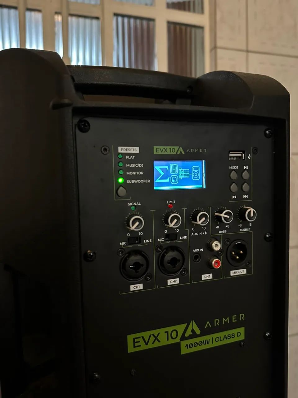 É uma caixa de som ativa Armer EVX 10 - Foto 5