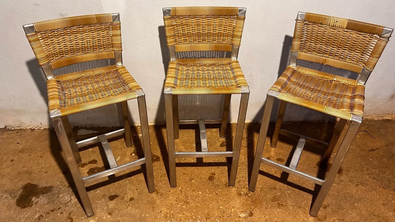 Vende-se 3 banquetas de alumínio e fibra 