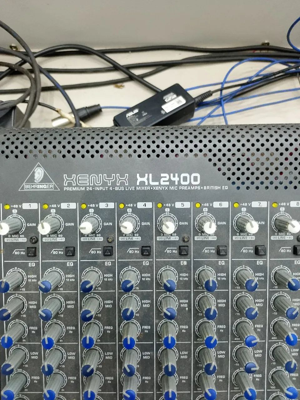 Mesa de som Behringer Xenyx XL2400 24 canais