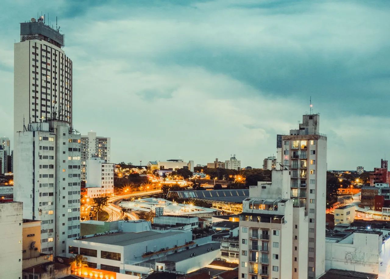 Divido kitnet Ampla: Região Nobre no centro de Campinas 