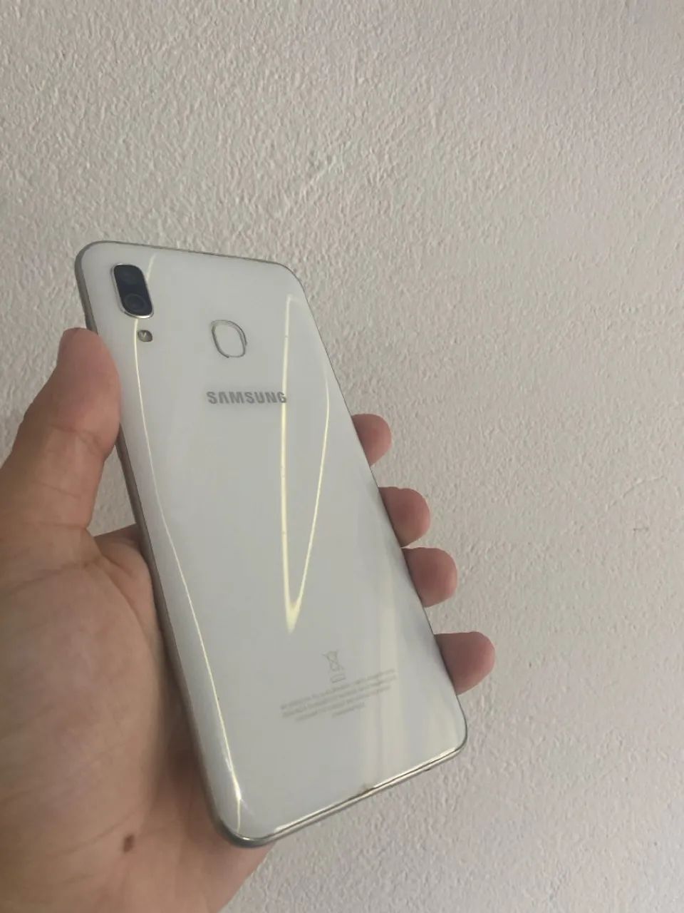 celular A30 seminovo + carregador original - Foto 2