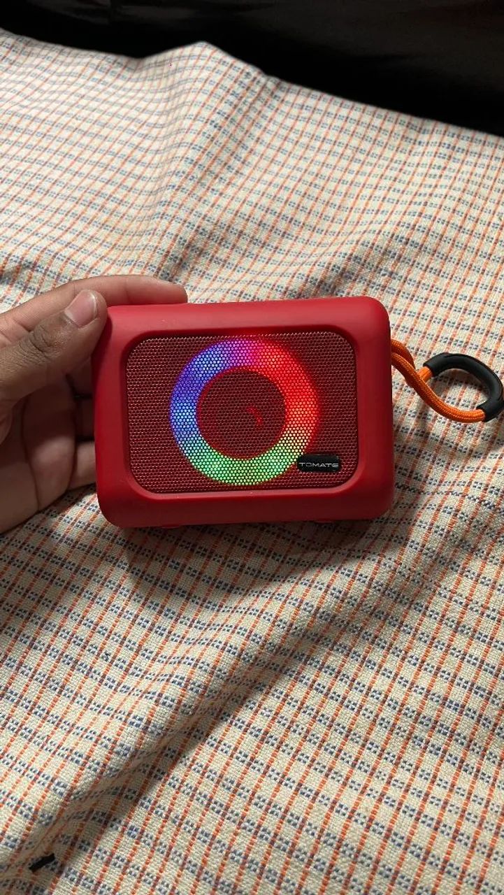 Caixinha de Som Bluetooth Tomate com LED RGB ?