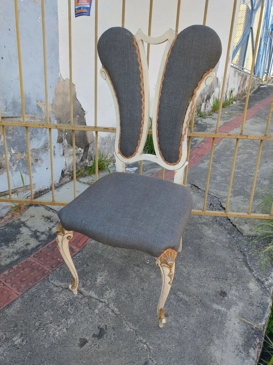 Mesa, 4 cadeiras e móvel com rádio e toca disco  - Foto 2