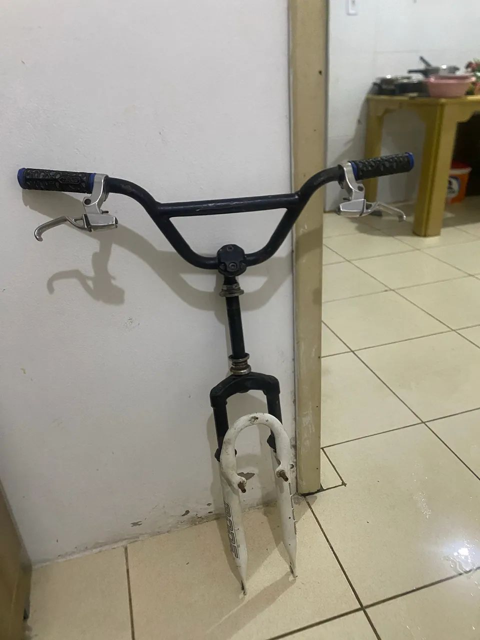 Guidão de bicicleta e garfo completo com amortecedor  - Foto 3