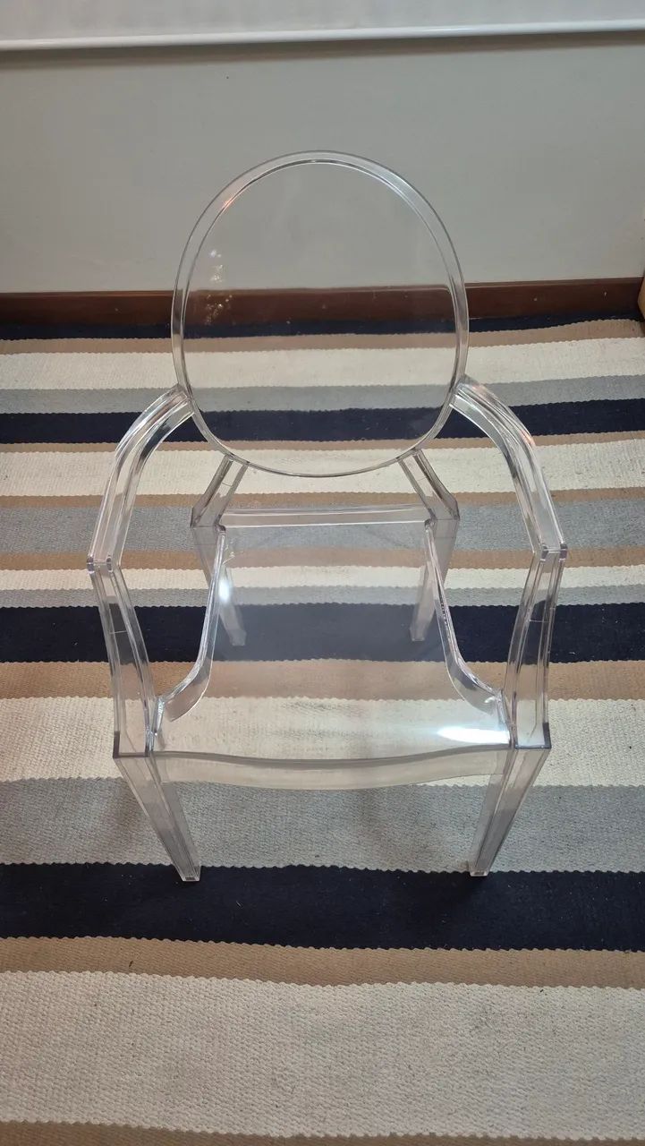 Vendo kit com 6 de  cadeiras com braços em acrílico transparente. - Foto 2