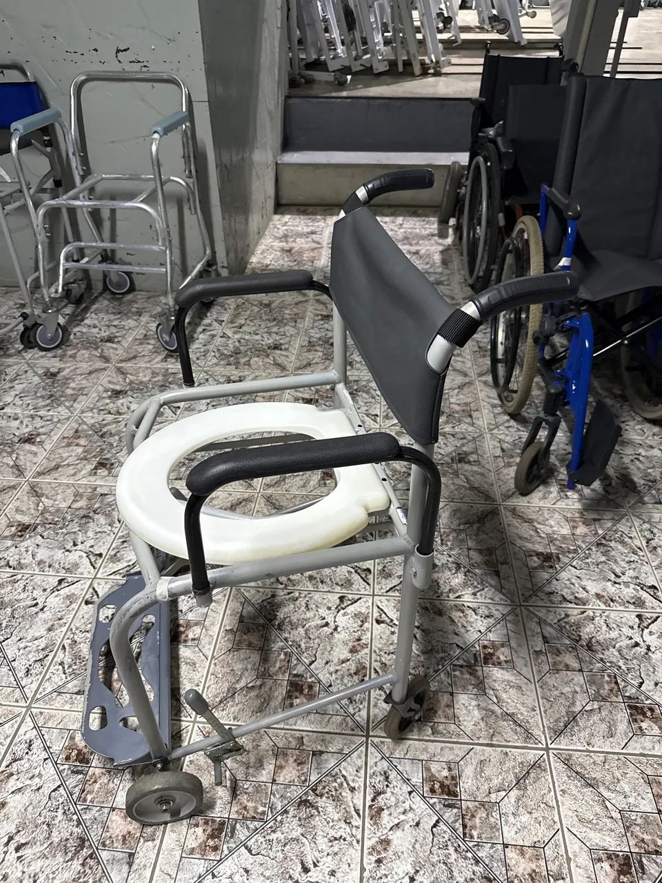 Cadeira de banho alumínio  - Foto 2