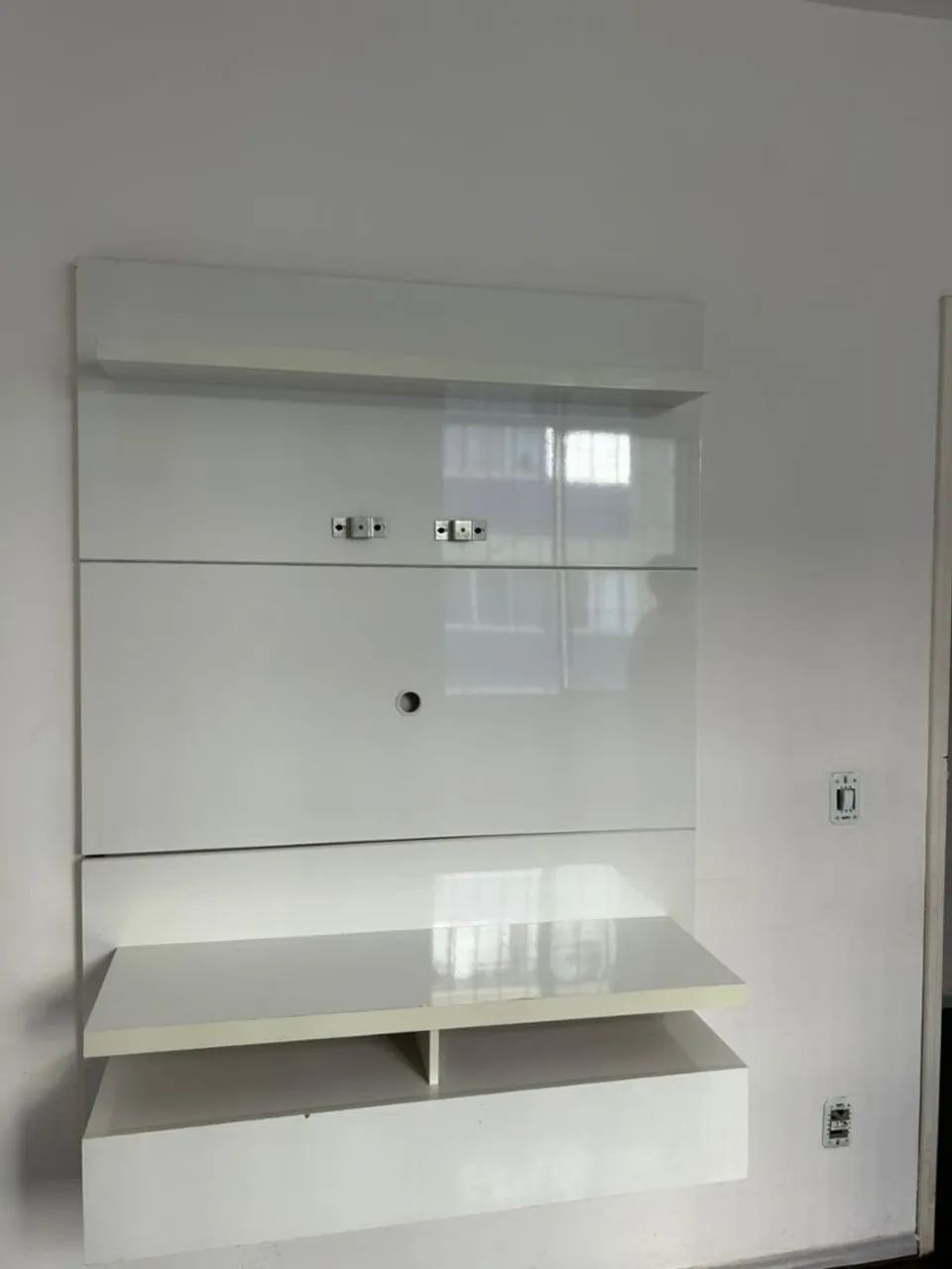 Vendo rack de parede completo muito lindo  - Foto 5