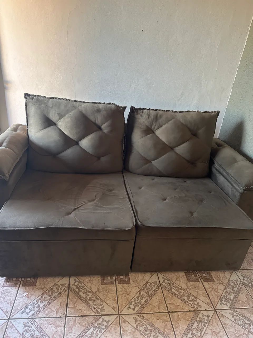 Sofá retrátil novo 900,00