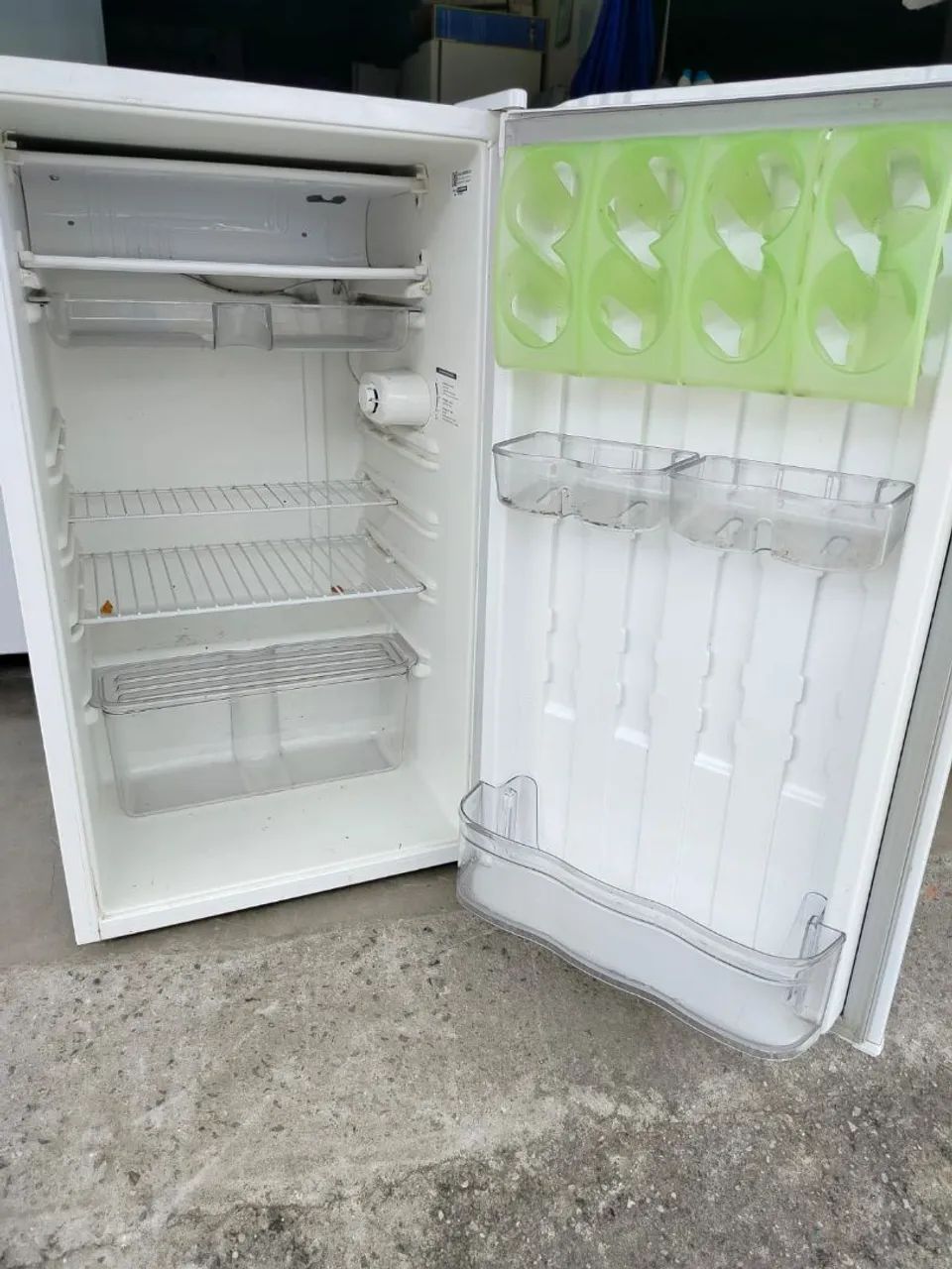 Frigobar semi novo