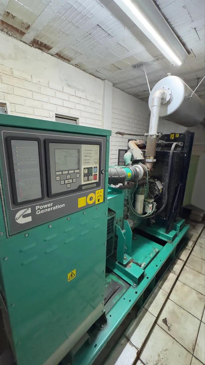 Gerador de energia 375 kVA Cummins e Stamford