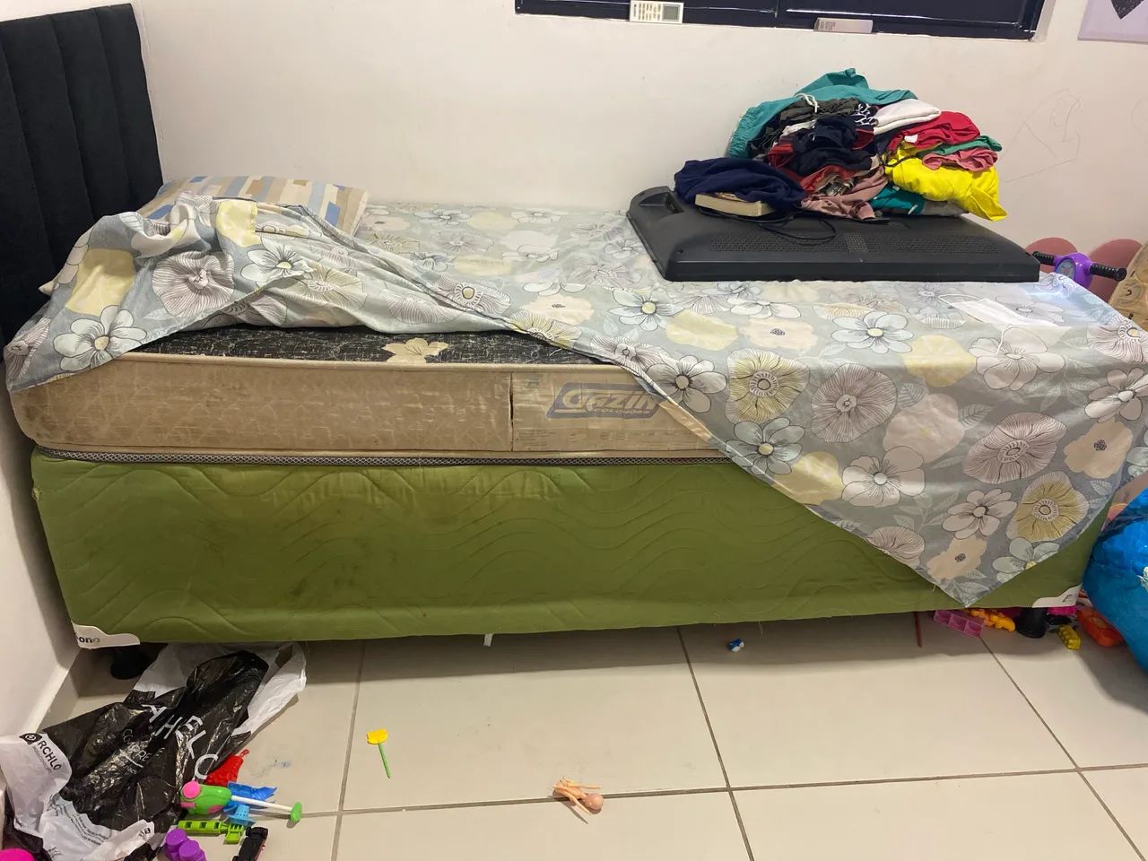 Cama solteiro usada