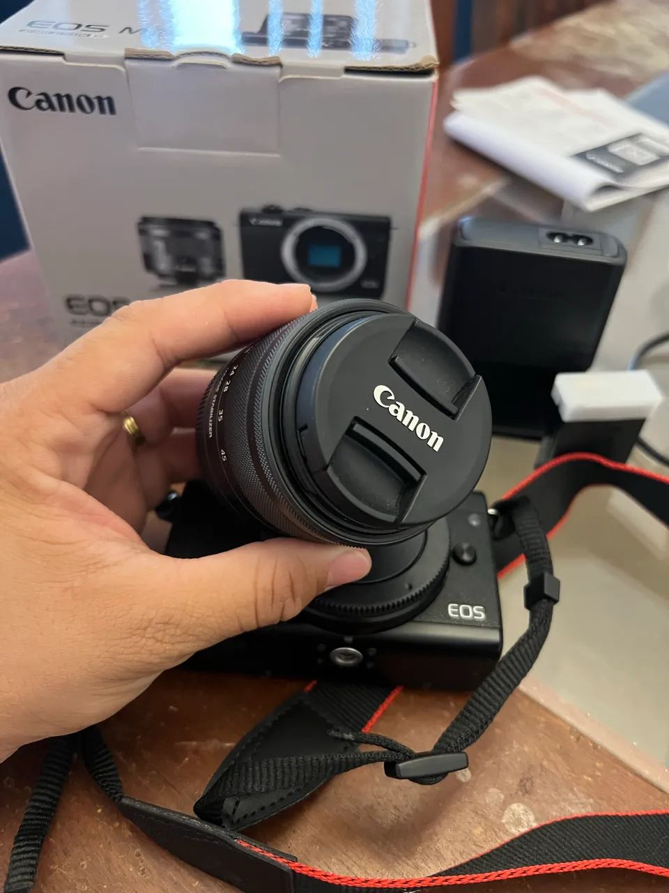 Câmera Canon M200