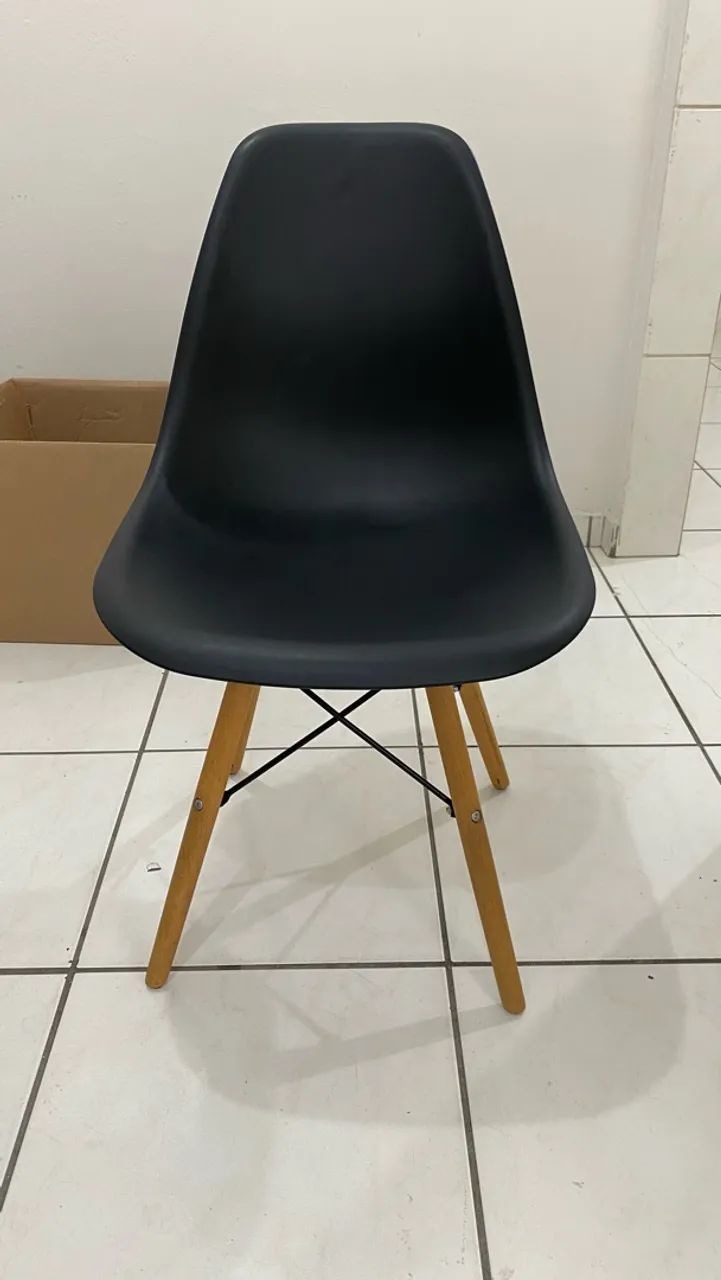 ? Mesa estilo industrial + 4 cadeiras Eiffel - Foto 3