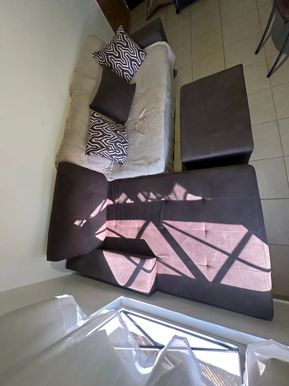 Vendo Sofá Semi Novo 3 lugares - Foto 3