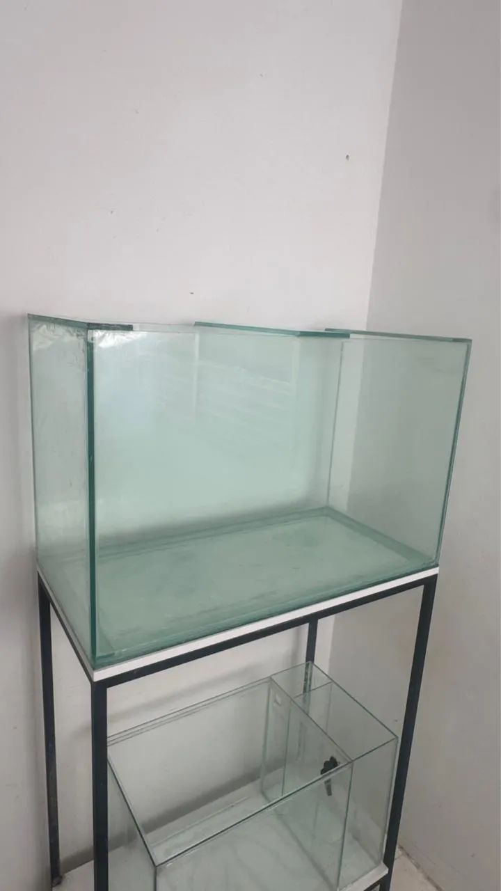 Aquário com base + itens 