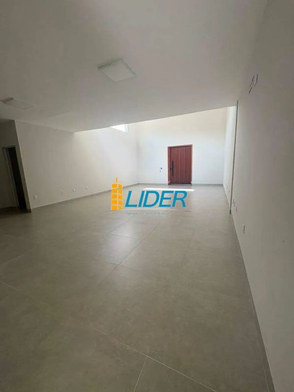 BELÍSSIMA CASA COMERCIAL NO VIGILATO - Foto 5