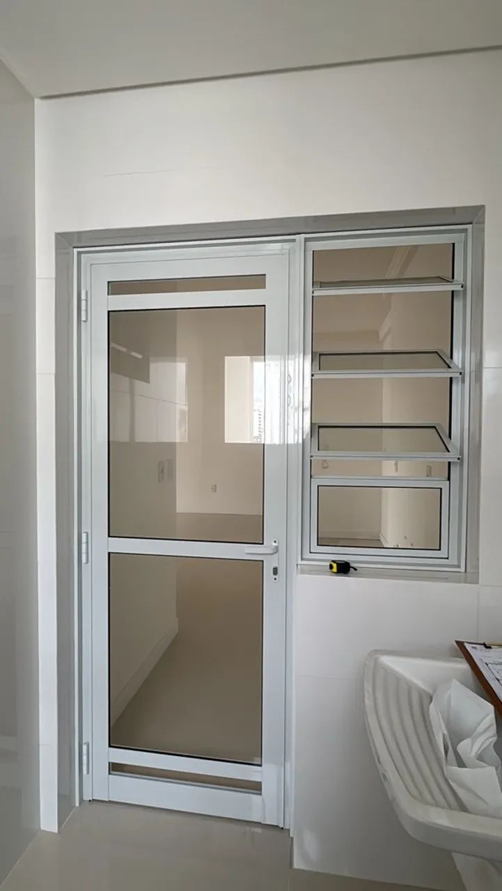 Vendo porta janela 