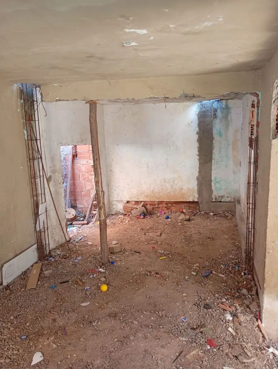 Terreno com casa em obra.                  - Foto 4