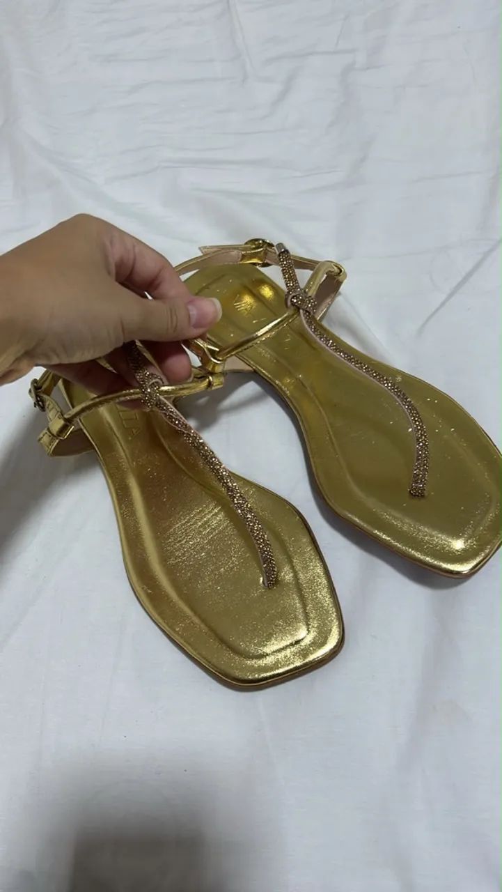 Rasteira dourada nova