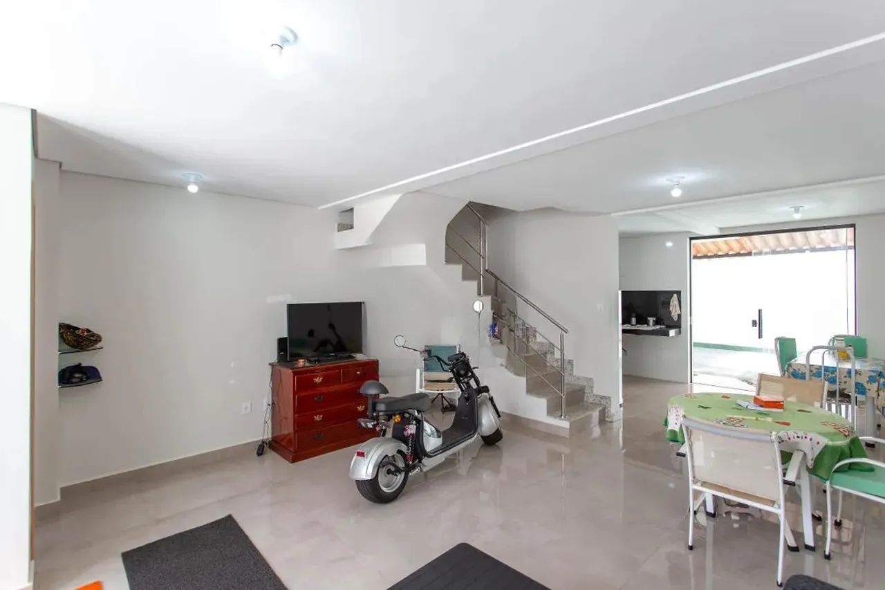 Casa à Venda - Santa Rosa, 3 Quartos, 103 m2