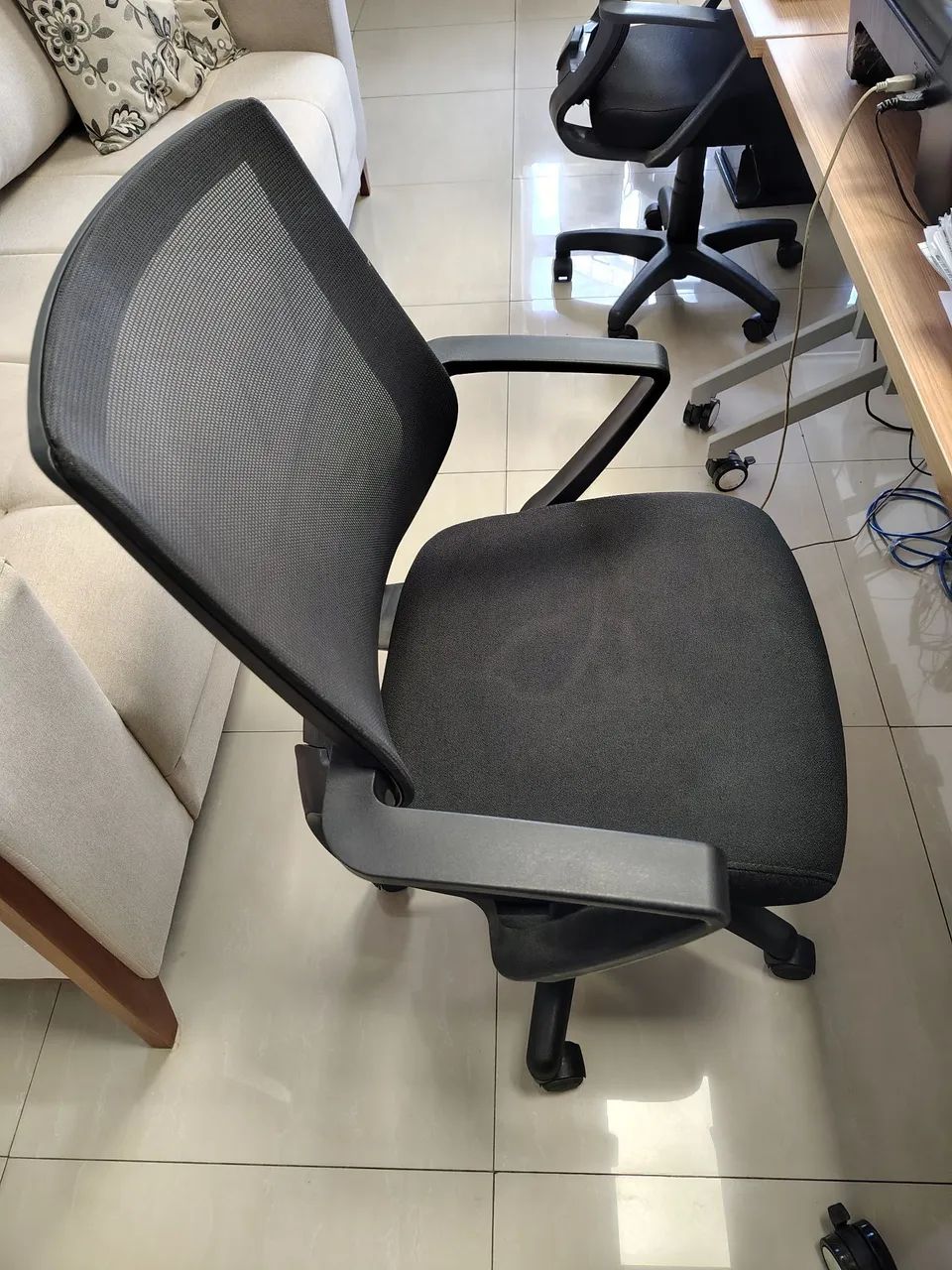 Mesa escritório com 2 cadeiras  - Foto 2