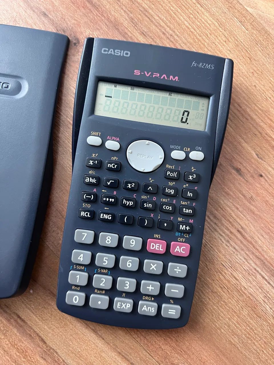 Calculadora Científica Casio FX-82MS
