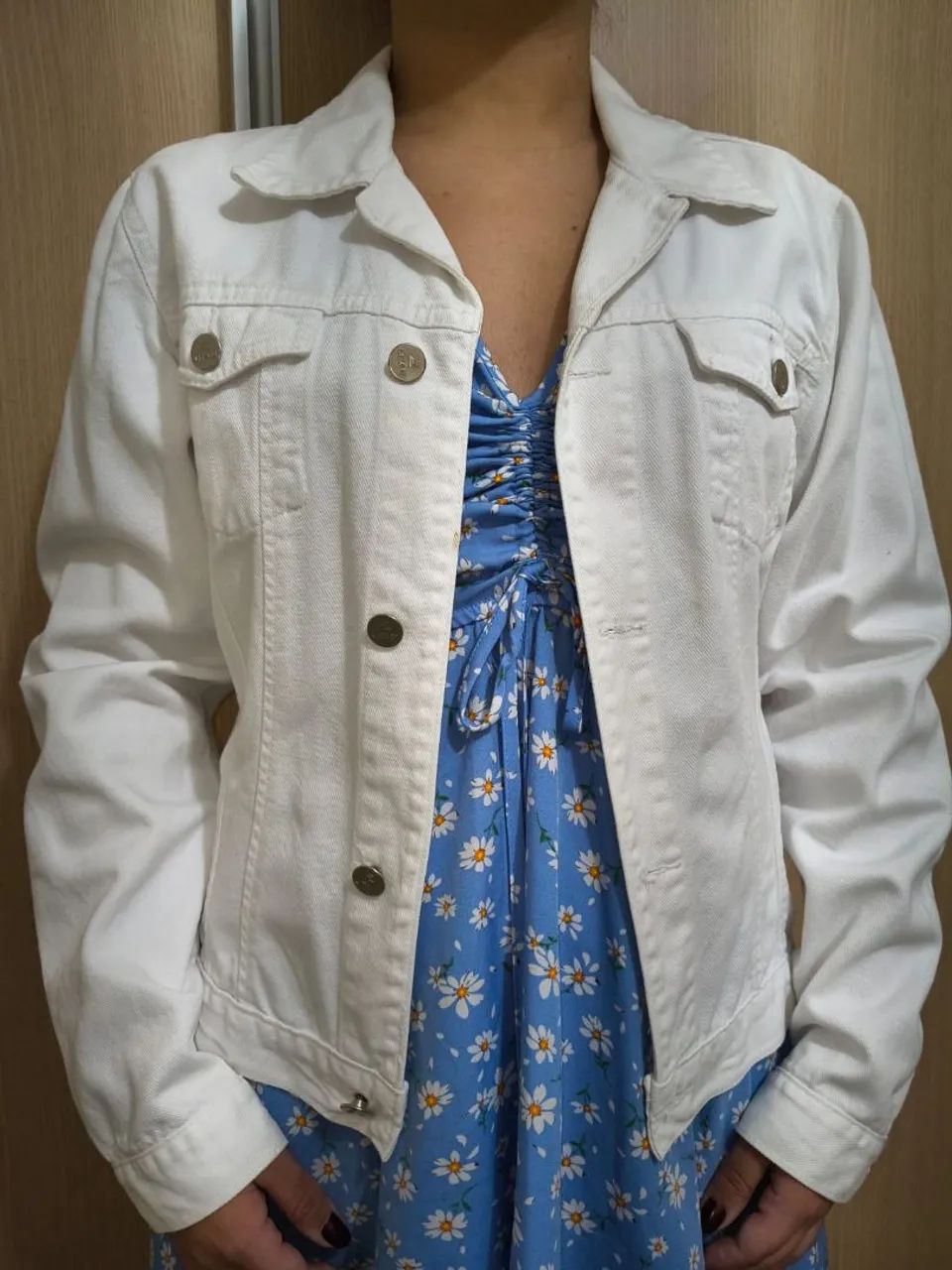 Jaqueta jeans + Blusa azul escuro  - Foto 3