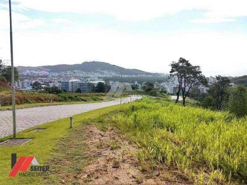Terreno a venda no bairro Itacorubi com localização previlegiada