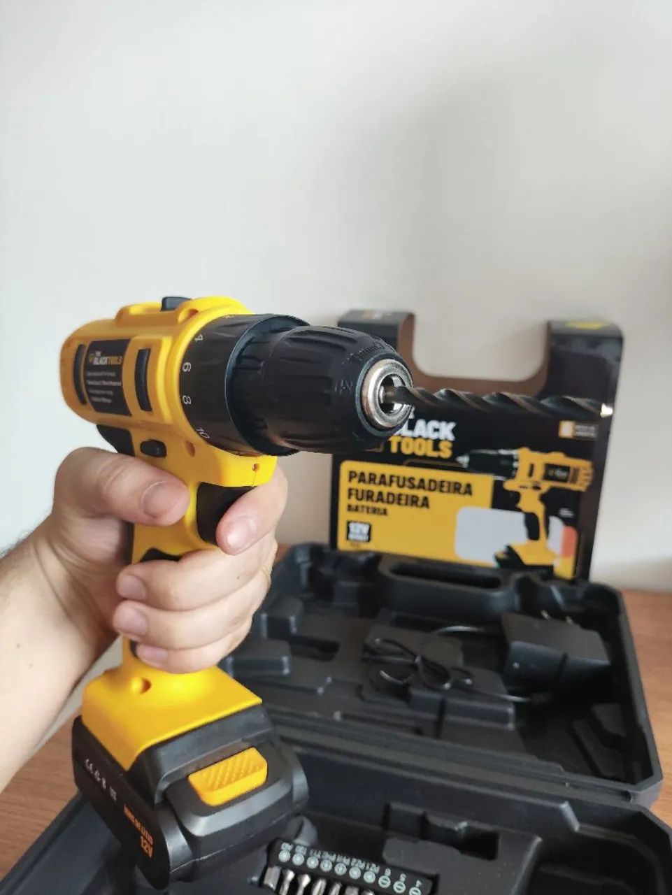 Parafusadeira e furadeira 12V Blacktools 1