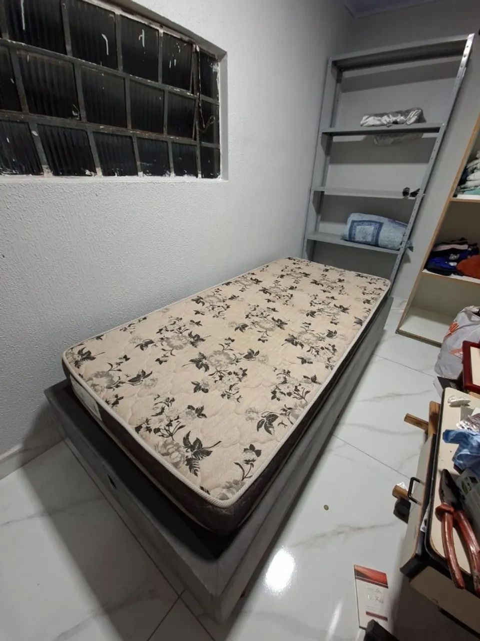 Cama de solteiro semi nova